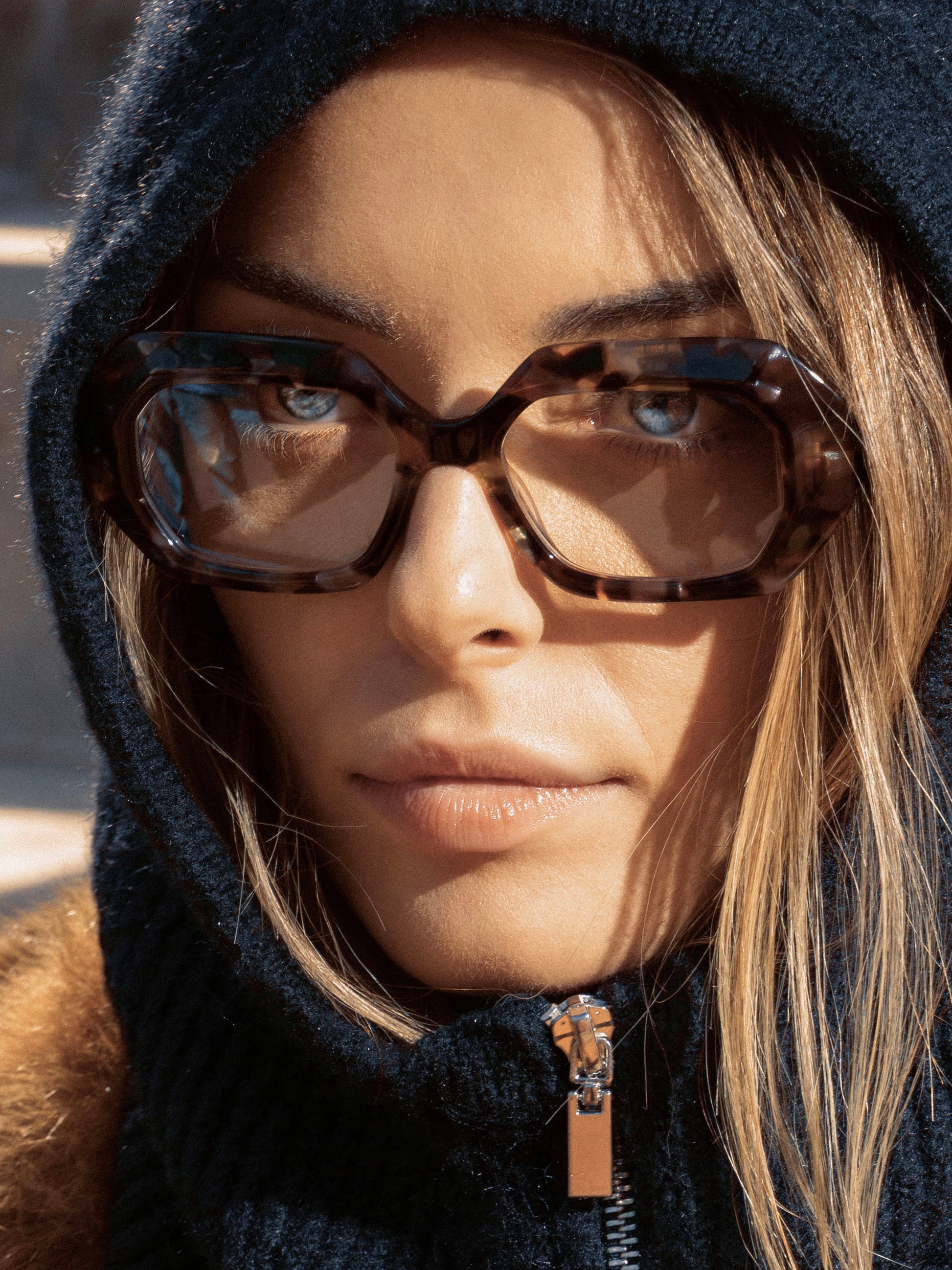 Storytelling women's eyeglasses by Rewind Eyewear, dark avana with white pearl acetate frame